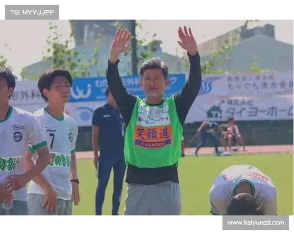 82岁高龄首度登场 意大利传奇门将震撼回归足坛再度亮相